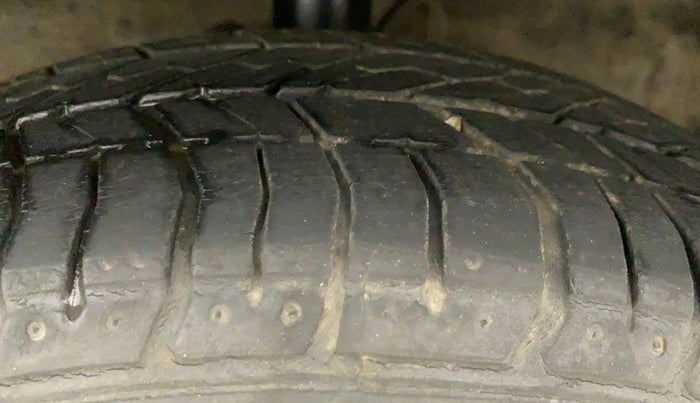 2011 Hyundai i20 MAGNA 1.2, Petrol, Manual, 69,332 km, Left Front Tyre Tread