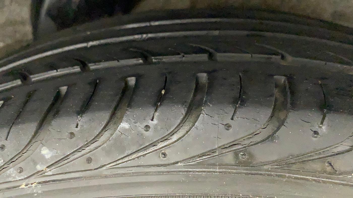 2011 Hyundai i20 MAGNA 1.2, Petrol, Manual, 69,332 km, Left Rear Tyre Tread