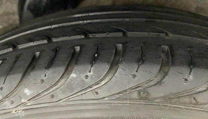2011 Hyundai i20 MAGNA 1.2, Petrol, Manual, 69,332 km, Left Rear Tyre Tread