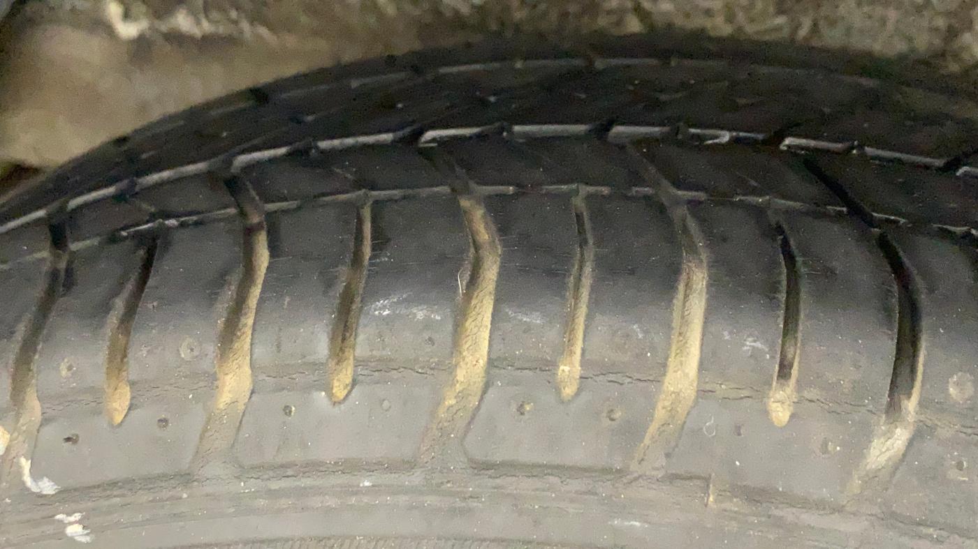 2011 Hyundai i20 MAGNA 1.2, Petrol, Manual, 69,332 km, Right Rear Tyre Tread