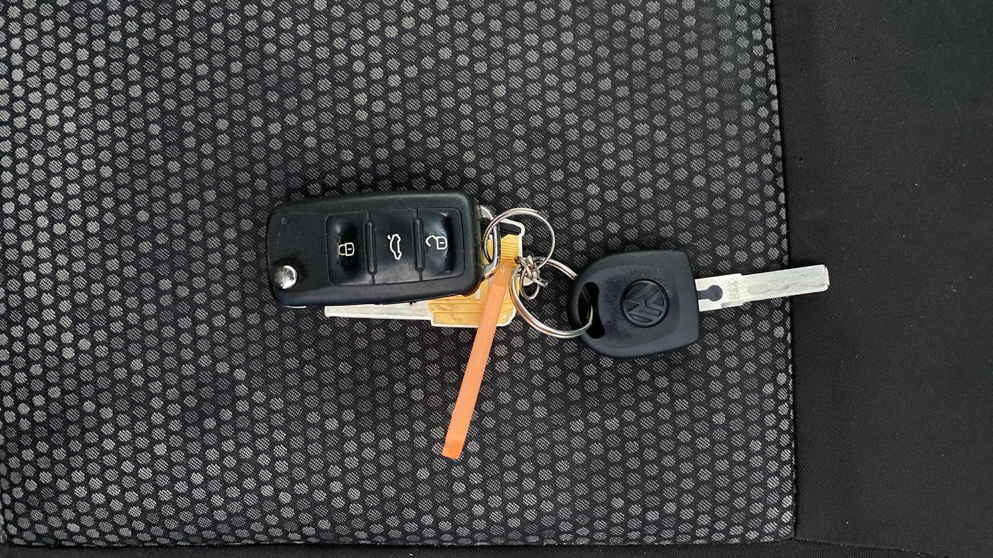2021 Volkswagen Polo COMFORTLINE 1.0L TSI, Petrol, Manual, 52,813 km, Key Close Up