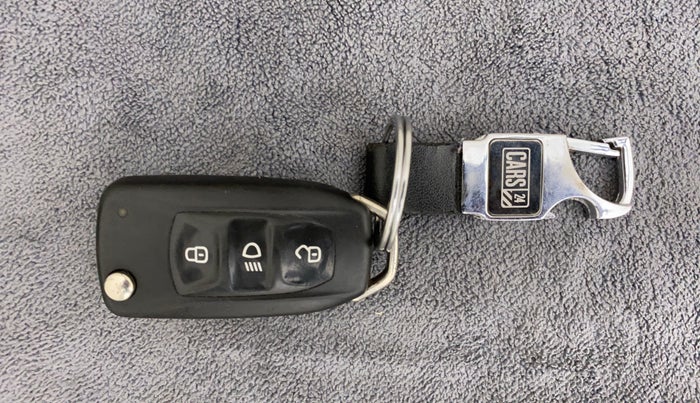 2021 Tata NEXON XM SUNROOF PETROL, Petrol, Manual, 38,885 km, Key Close Up