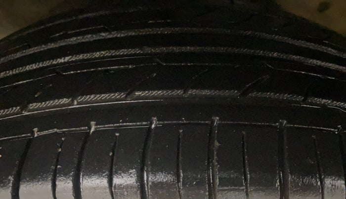 2013 Hyundai i20 MAGNA (O) 1.2, Petrol, Manual, 72,181 km, Left Front Tyre Tread