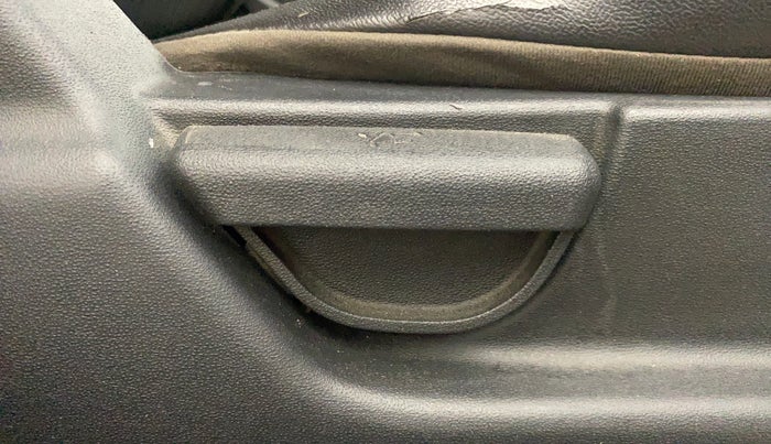 2013 Hyundai i20 MAGNA (O) 1.2, Petrol, Manual, 72,181 km, Driver Side Adjustment Panel