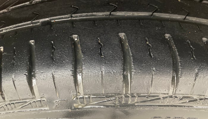 2013 Hyundai Eon MAGNA +, Petrol, Manual, 40,803 km, Right Front Tyre Tread