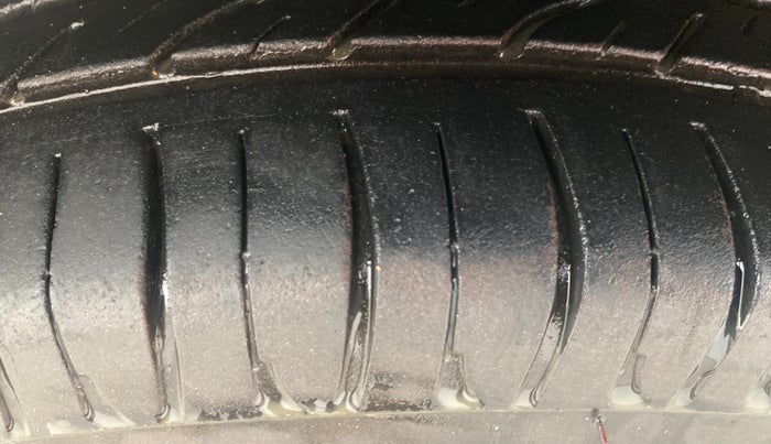 2013 Hyundai Eon MAGNA +, Petrol, Manual, 40,803 km, Left Front Tyre Tread