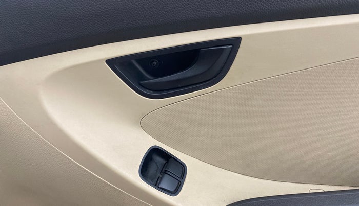 2013 Hyundai Eon MAGNA +, Petrol, Manual, 40,803 km, Driver Side Door Panels Control