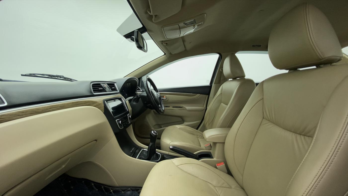 2018 Maruti Ciaz ALPHA DIESEL 1.3, Diesel, Manual, 58,305 km, Right Side Front Door Cabin
