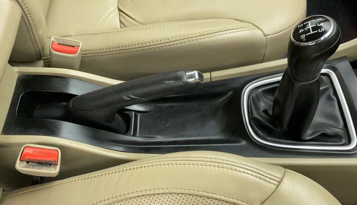 2018 Maruti Ciaz ALPHA DIESEL 1.3, Diesel, Manual, 58,305 km, Gear Lever