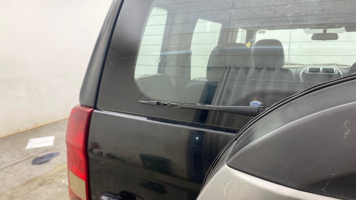 2018 Mahindra TUV300 T10 AMT, Diesel, Automatic, 1,40,664 km, Rear Wiper