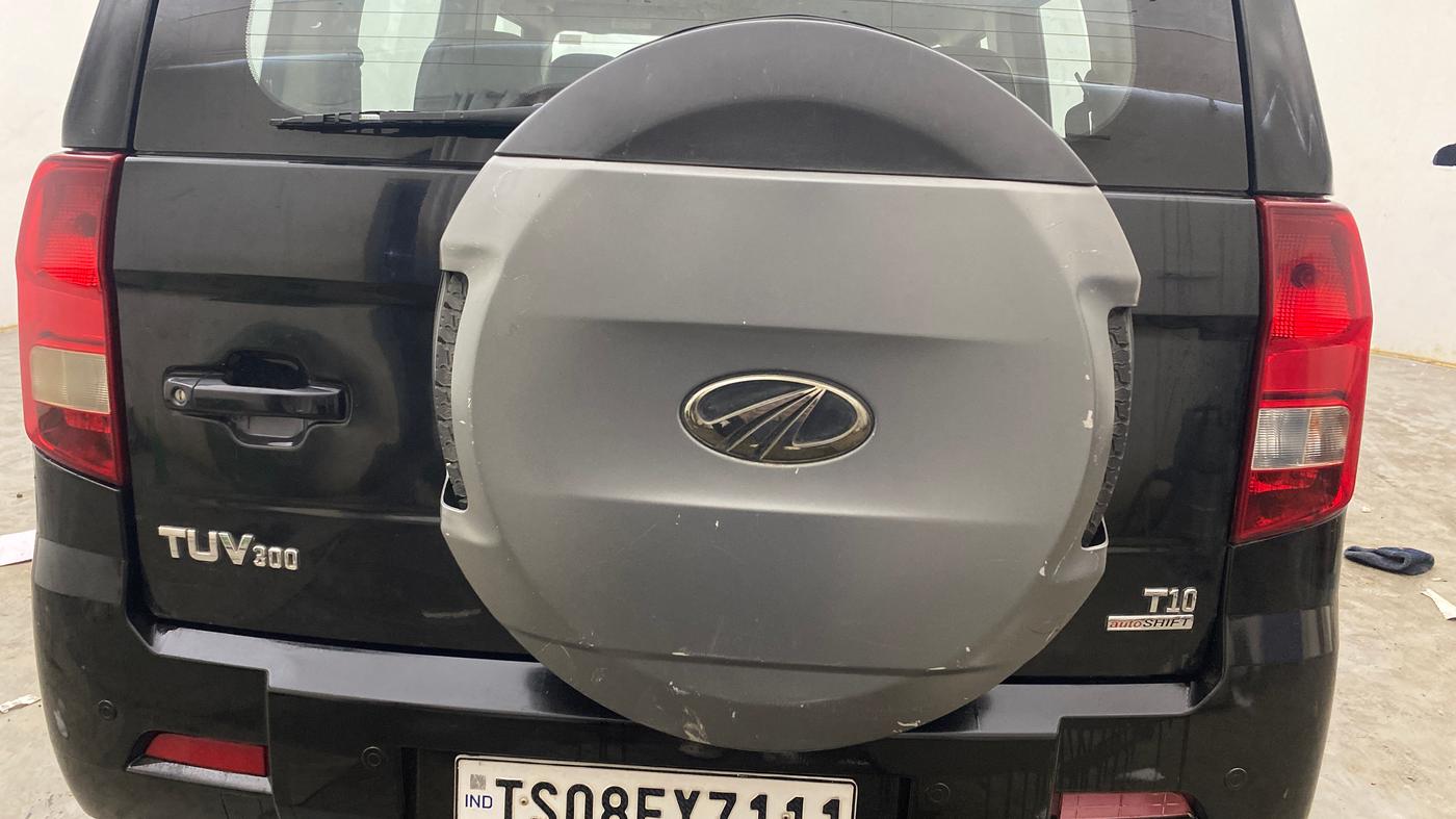 2018 Mahindra TUV300 T10 AMT, Diesel, Automatic, 1,40,664 km, Spare Tyre
