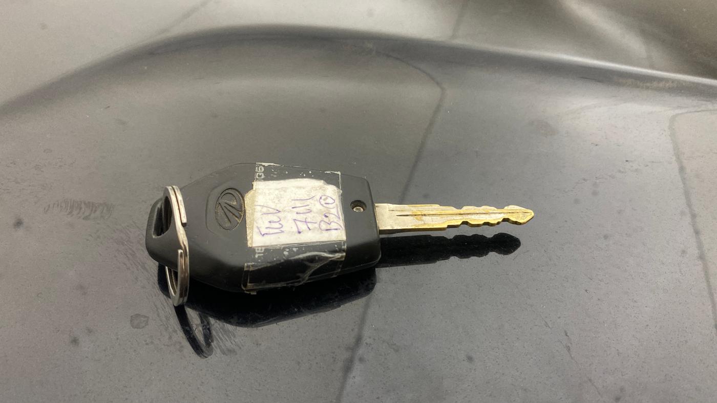 2018 Mahindra TUV300 T10 AMT, Diesel, Automatic, 1,40,664 km, Key Close Up