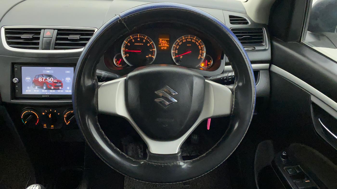 2017 Maruti Swift VXI, Petrol, Manual, 57,788 km, Steering Wheel Close Up
