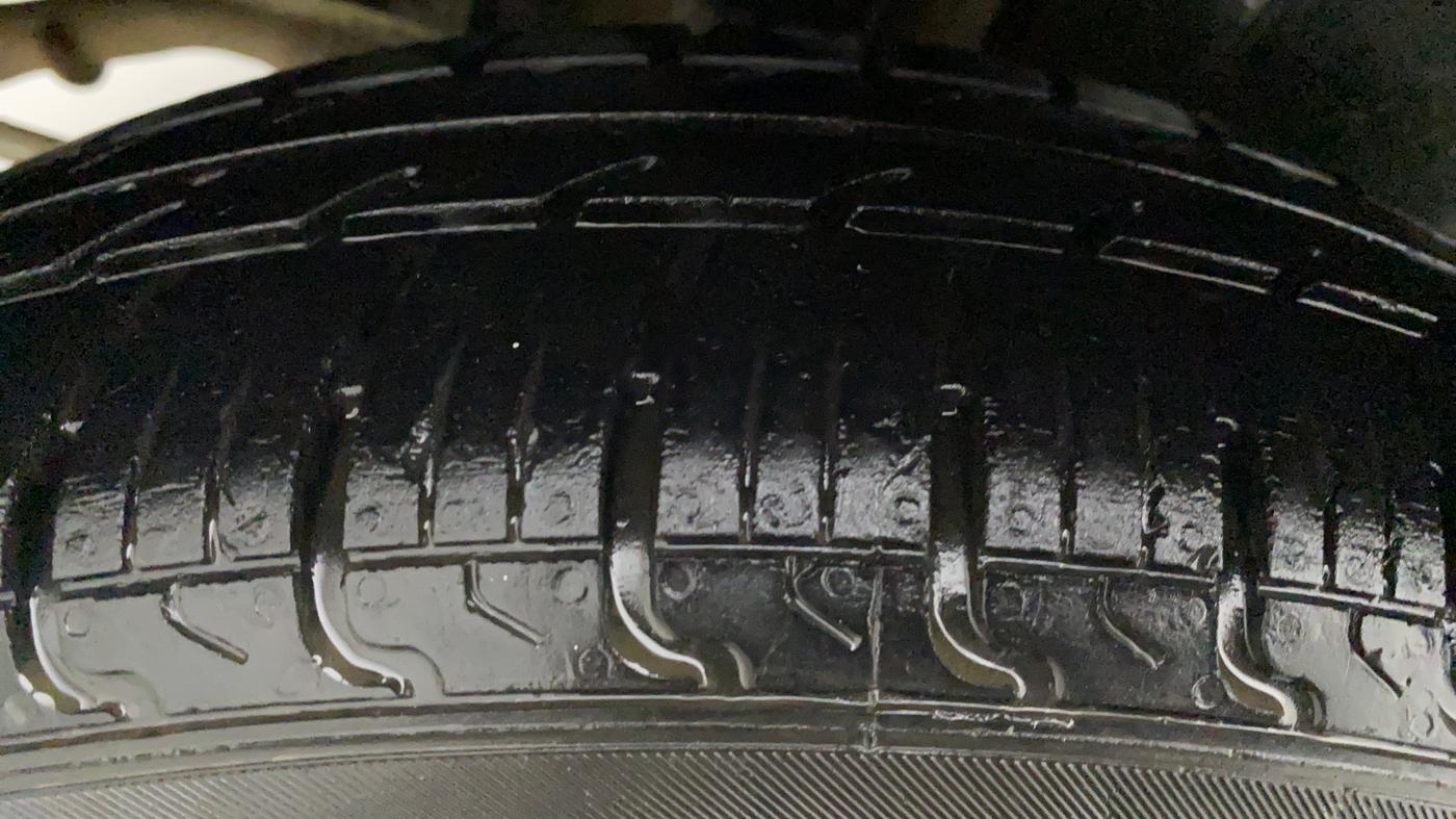 2017 Maruti Swift VXI, Petrol, Manual, 57,788 km, Right Rear Tyre Tread