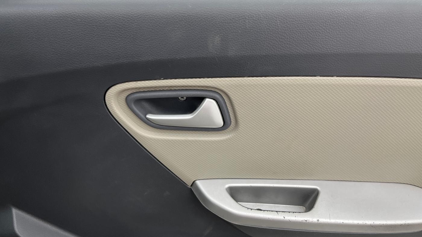 2016 Maruti Alto K10 VXI, Petrol, Manual, 63,411 km, Driver Side Door Panels Control