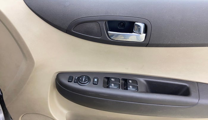 2013 Hyundai i20 MAGNA (O) 1.2, Petrol, Manual, 55,859 km, Driver Side Door Panels Control