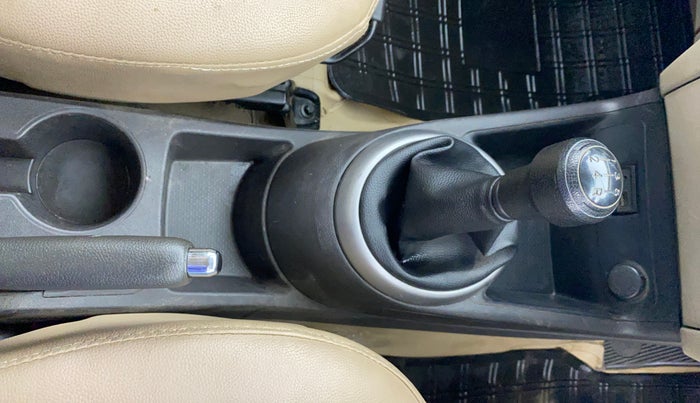 2013 Hyundai i20 MAGNA (O) 1.2, Petrol, Manual, 55,859 km, Gear Lever