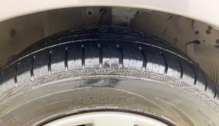 2013 Hyundai i20 MAGNA (O) 1.2, Petrol, Manual, 55,859 km, Right Front Tyre Tread