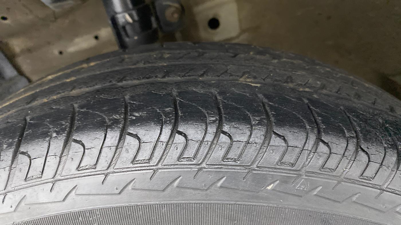 2017 Maruti Swift VXI, Petrol, Manual, 52,616 km, Left Front Tyre Tread