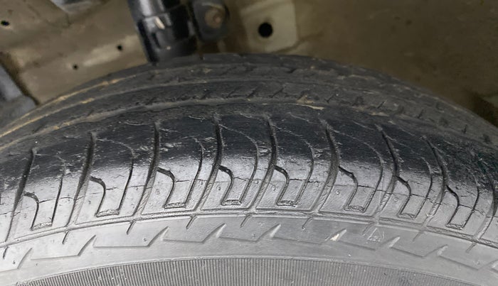 2017 Maruti Swift VXI, Petrol, Manual, 52,616 km, Left Front Tyre Tread