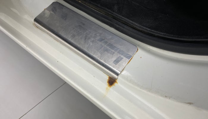 2017 Maruti Swift VXI, Petrol, Manual, 52,616 km, Left running board - Slight discoloration