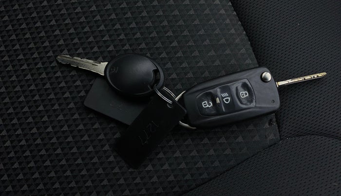 2018 Tata Tiago XZ PETROL, Petrol, Manual, 90,759 km, Key Close Up