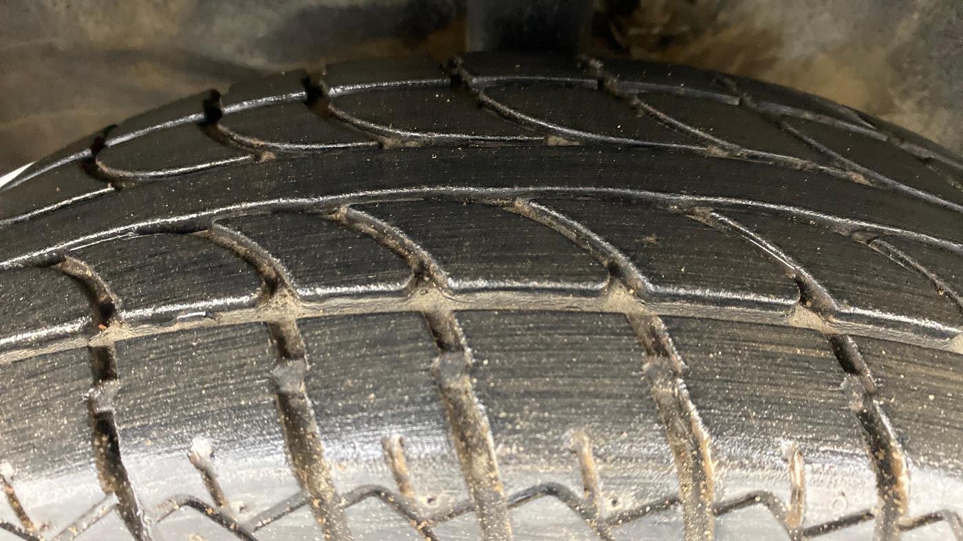 2010 Maruti Wagon R LXI, Petrol, Manual, 55,048 km, Left Front Tyre Tread