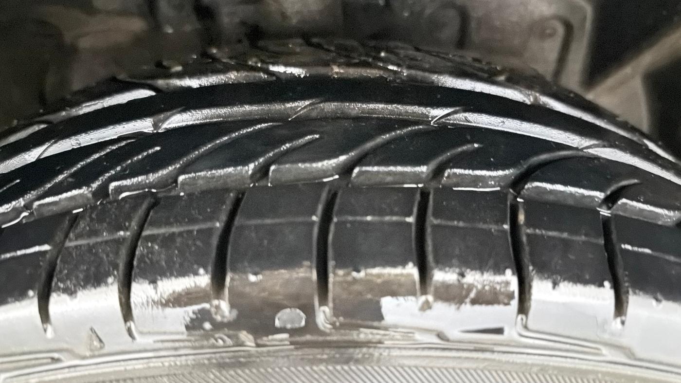 2015 Ford Ecosport TITANIUM 1.0L ECOBOOST, Petrol, Manual, 79,233 km, Right Front Tyre Tread