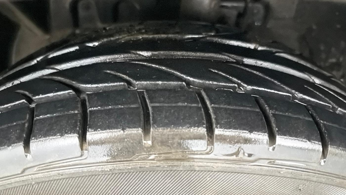 2015 Ford Ecosport TITANIUM 1.0L ECOBOOST, Petrol, Manual, 79,233 km, Left Front Tyre Tread