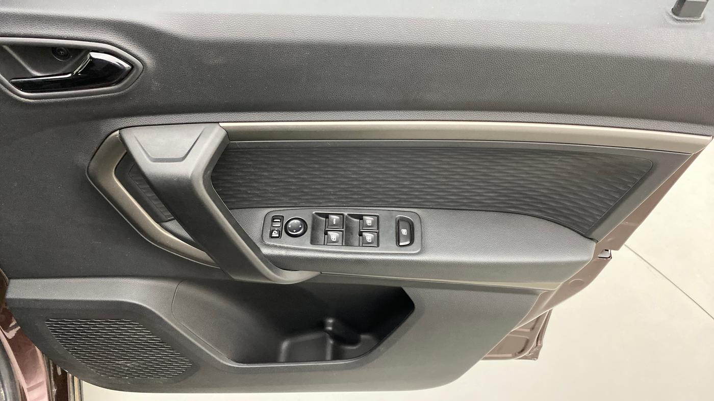 2021 Renault Kiger RXZ AMT 1.0 DUAL TONE, Petrol, Automatic, 10,993 km, Driver Side Door Panels Control
