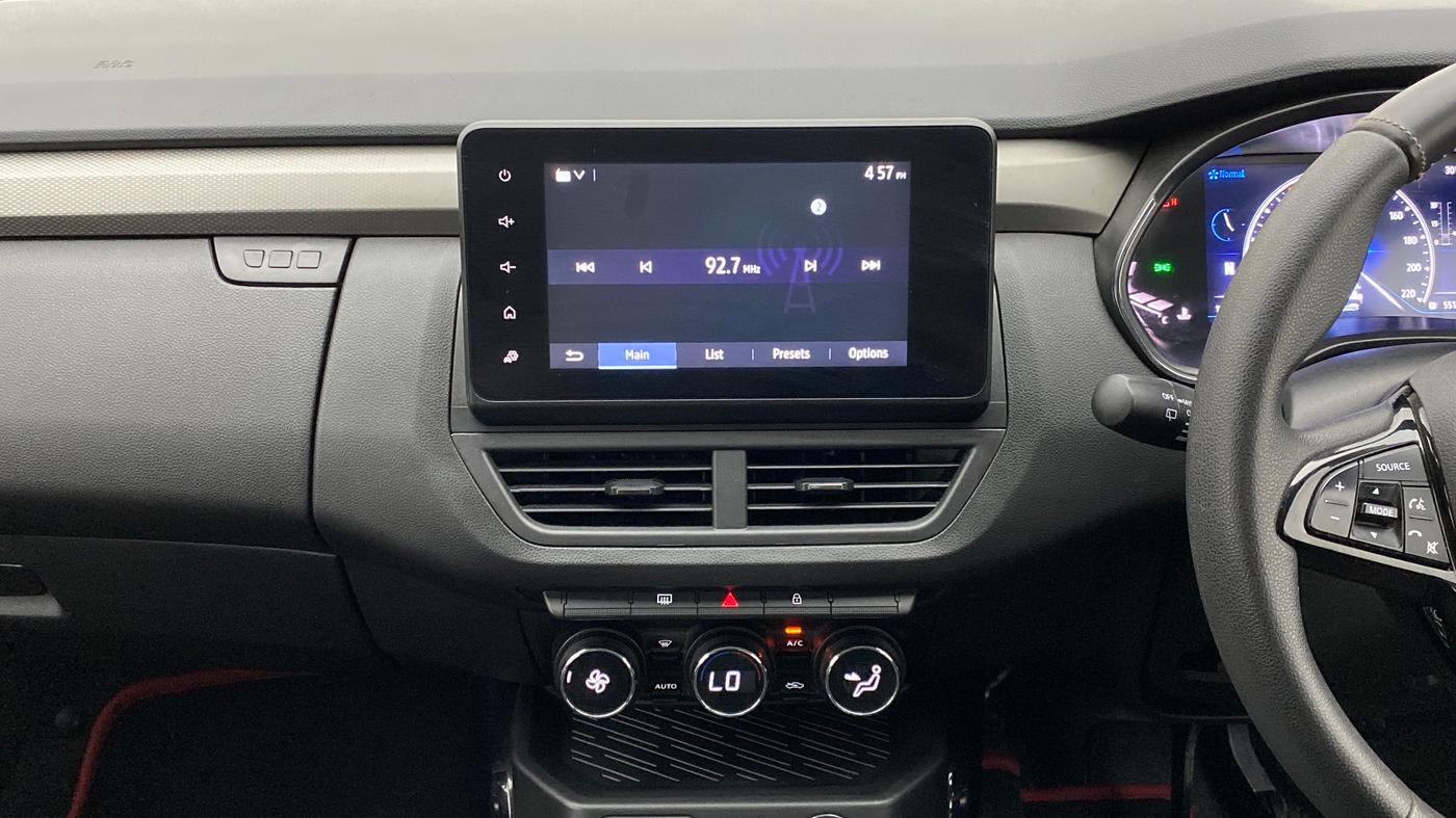 2021 Renault Kiger RXZ AMT 1.0 DUAL TONE, Petrol, Automatic, 10,993 km, Air Conditioner