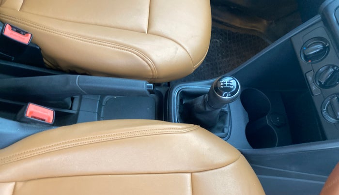 2020 Volkswagen Polo COMFORTLINE 1.0L MPI, Petrol, Manual, 1,25,895 km, Gear Lever