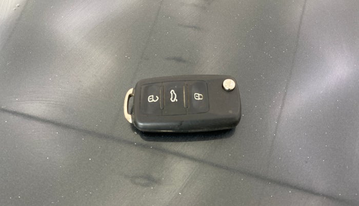 2020 Volkswagen Polo COMFORTLINE 1.0L MPI, Petrol, Manual, 1,25,895 km, Key Close Up