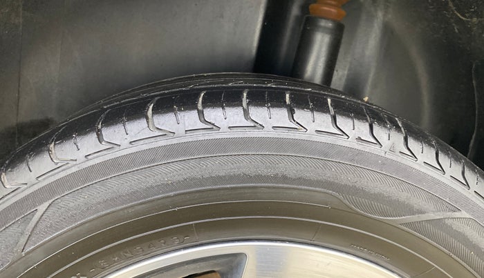 2020 Volkswagen Polo COMFORTLINE 1.0L MPI, Petrol, Manual, 1,25,895 km, Left Rear Tyre Tread