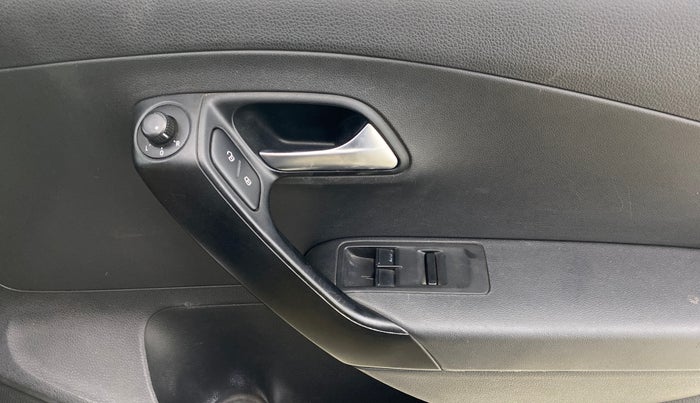 2020 Volkswagen Polo COMFORTLINE 1.0L MPI, Petrol, Manual, 1,25,895 km, Driver Side Door Panels Control