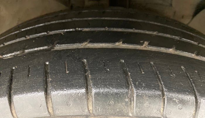 2015 Hyundai Creta 1.6 SX PLUS PETROL, Petrol, Manual, 35,025 km, Right Front Tyre Tread