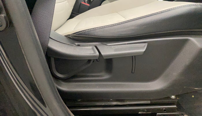 2021 KIA SONET HTX 1.0 IMT, Petrol, Manual, 21,463 km, Driver Side Adjustment Panel