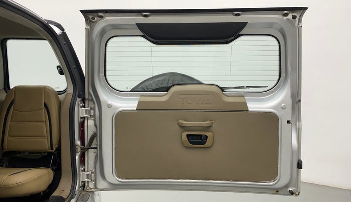 2018 Mahindra TUV300 T8 DUAL TONE, Diesel, Manual, 43,472 km, Boot Door Open