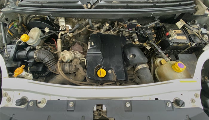 2018 Mahindra TUV300 T8 DUAL TONE, Diesel, Manual, 43,472 km, Open Bonet