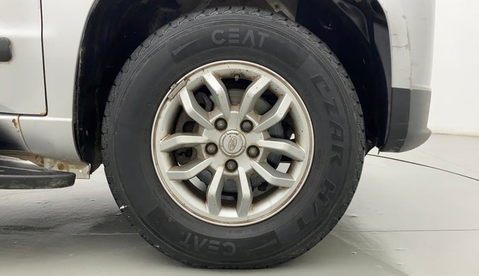 2018 Mahindra TUV300 T8 DUAL TONE, Diesel, Manual, 43,472 km, Right Front Wheel