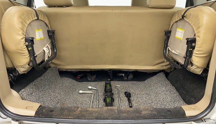 2018 Mahindra TUV300 T8 DUAL TONE, Diesel, Manual, 43,472 km, Boot Inside