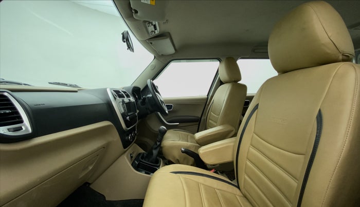 2018 Mahindra TUV300 T8 DUAL TONE, Diesel, Manual, 43,472 km, Right Side Front Door Cabin