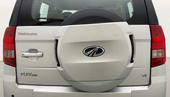 2018 Mahindra TUV300 T8 DUAL TONE, Diesel, Manual, 43,472 km, Spare Tyre