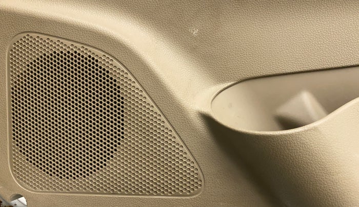 2018 Mahindra TUV300 T8 DUAL TONE, Diesel, Manual, 43,472 km, Speaker