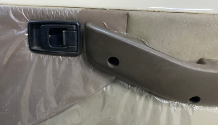 2020 Mahindra Bolero B6 (O), Diesel, Manual, 1,00,394 km, Driver Side Door Panels Control