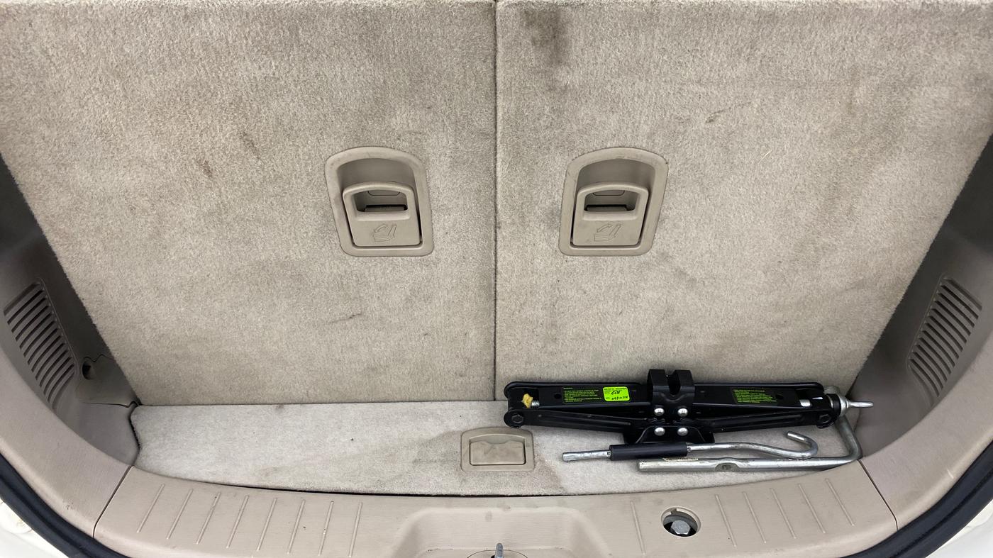 2017 Mahindra XUV500 W10 AT FWD, Diesel, Automatic, 68,721 km, Boot Inside