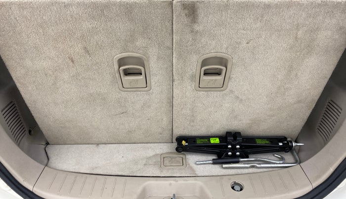 2017 Mahindra XUV500 W10 AT FWD, Diesel, Automatic, 68,721 km, Boot Inside