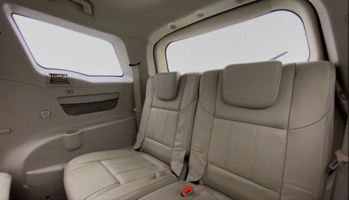 2017 Mahindra XUV500 W10 AT FWD, Diesel, Automatic, 68,721 km, Third Seat Row ( optional )