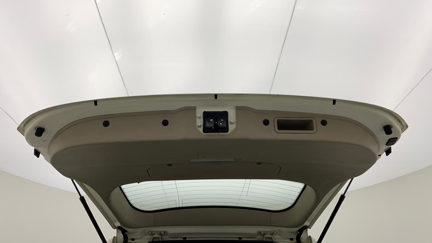 2017 Mahindra XUV500 W10 AT FWD, Diesel, Automatic, 68,721 km, Boot Door Open