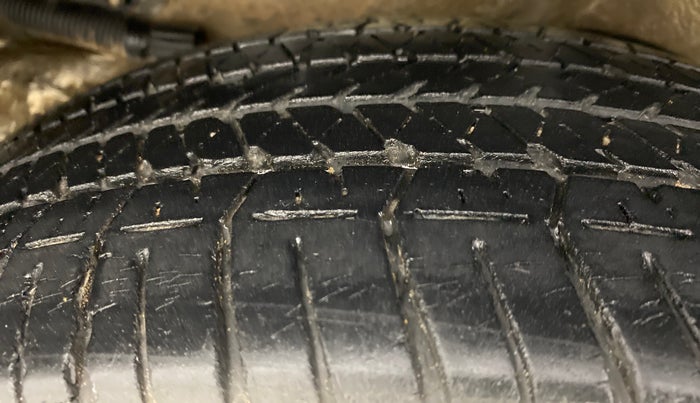 2017 Mahindra XUV500 W10 AT FWD, Diesel, Automatic, 68,721 km, Right Rear Tyre Tread